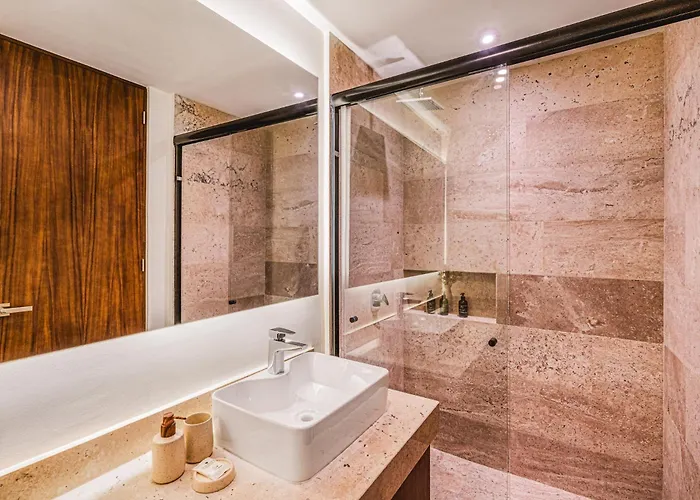 2 Bedroom Bliss Stunning Rooftop Gym Osmosis Desk Apartment *